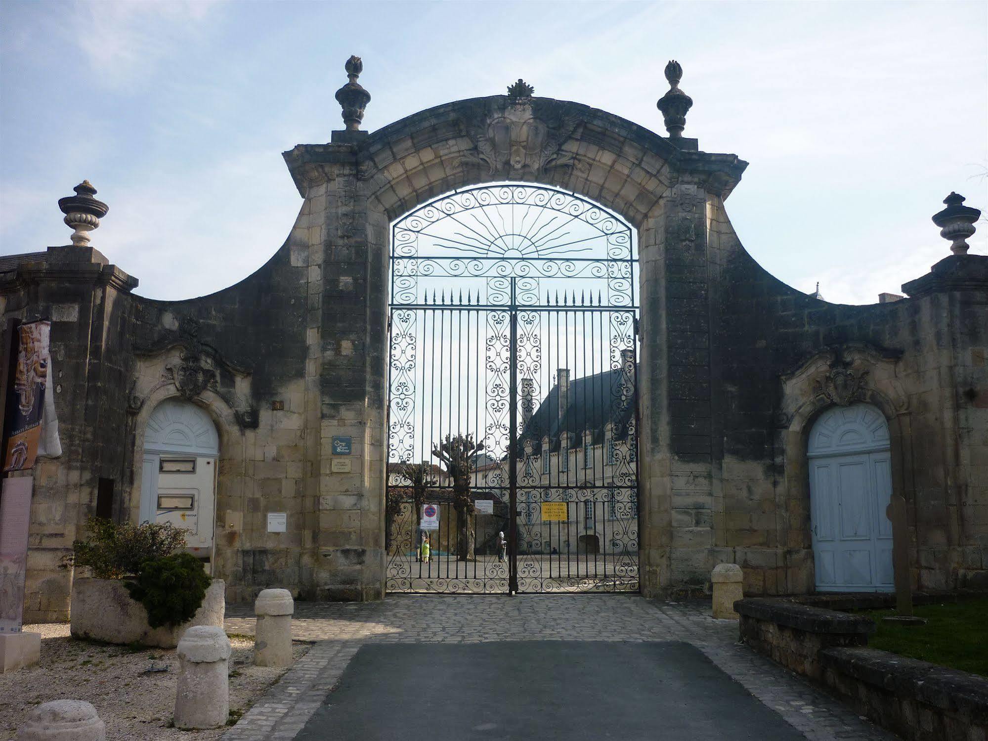 Abbaye Royale Hotel Saint-Jean-dʼAngély Zewnętrze zdjęcie